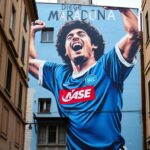 Mural Diego Maradony w Neapolu przedstawiający legendę piłki nożnej w koszulce SSC Napoli