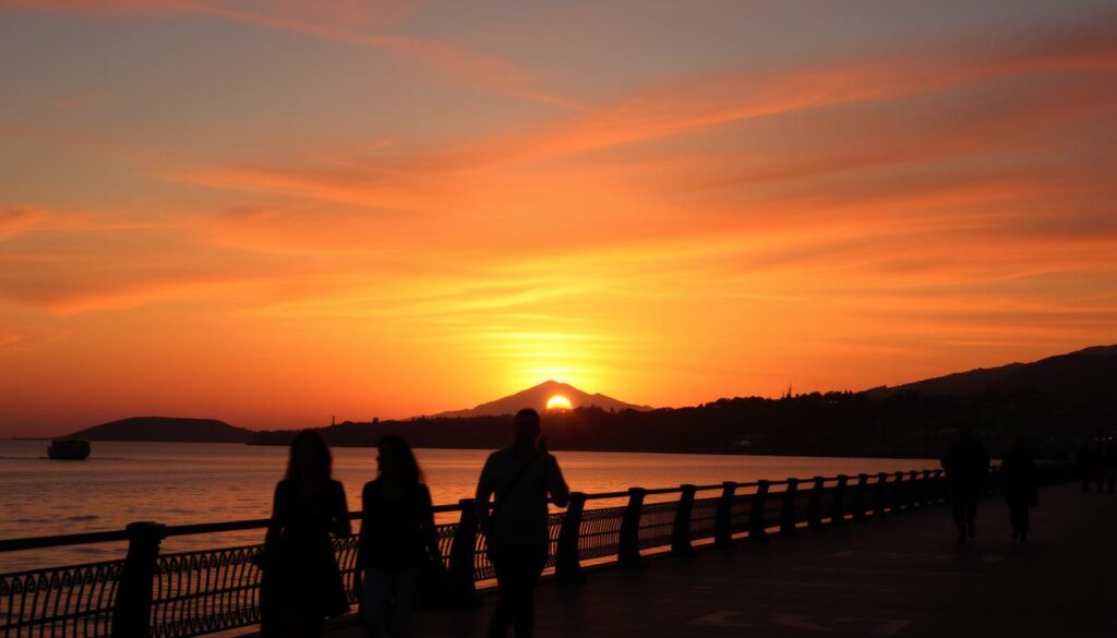 Romantyczny zachód słońca nad Zatoką Neapolitańską widziany z promenady Lungomare