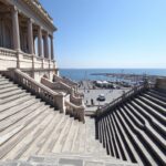 Schody Potiomkinowskie w Odessie widziane z góry z widokiem na port